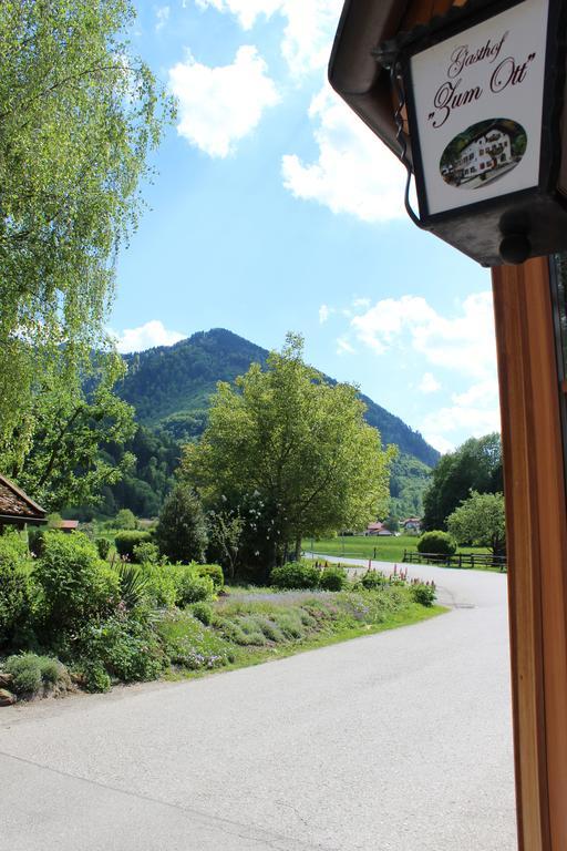 Gasthof Zum Ott Staudach-Egerndach ภายนอก รูปภาพ